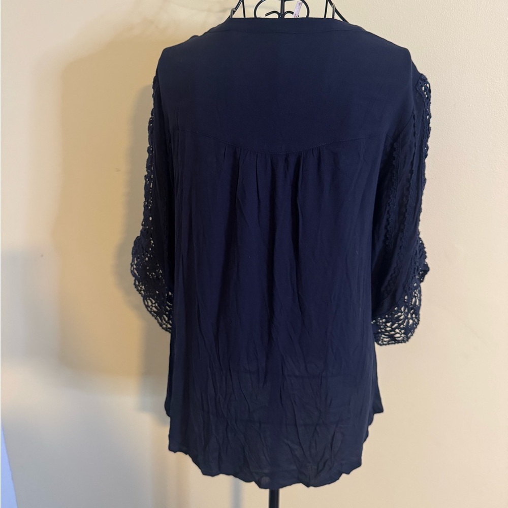 Free People Pintuck Crochet Inset Button Down in Navy Size Small - Picture 5 of 6